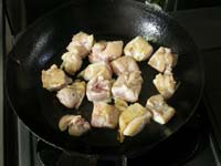 鶏肉焼く